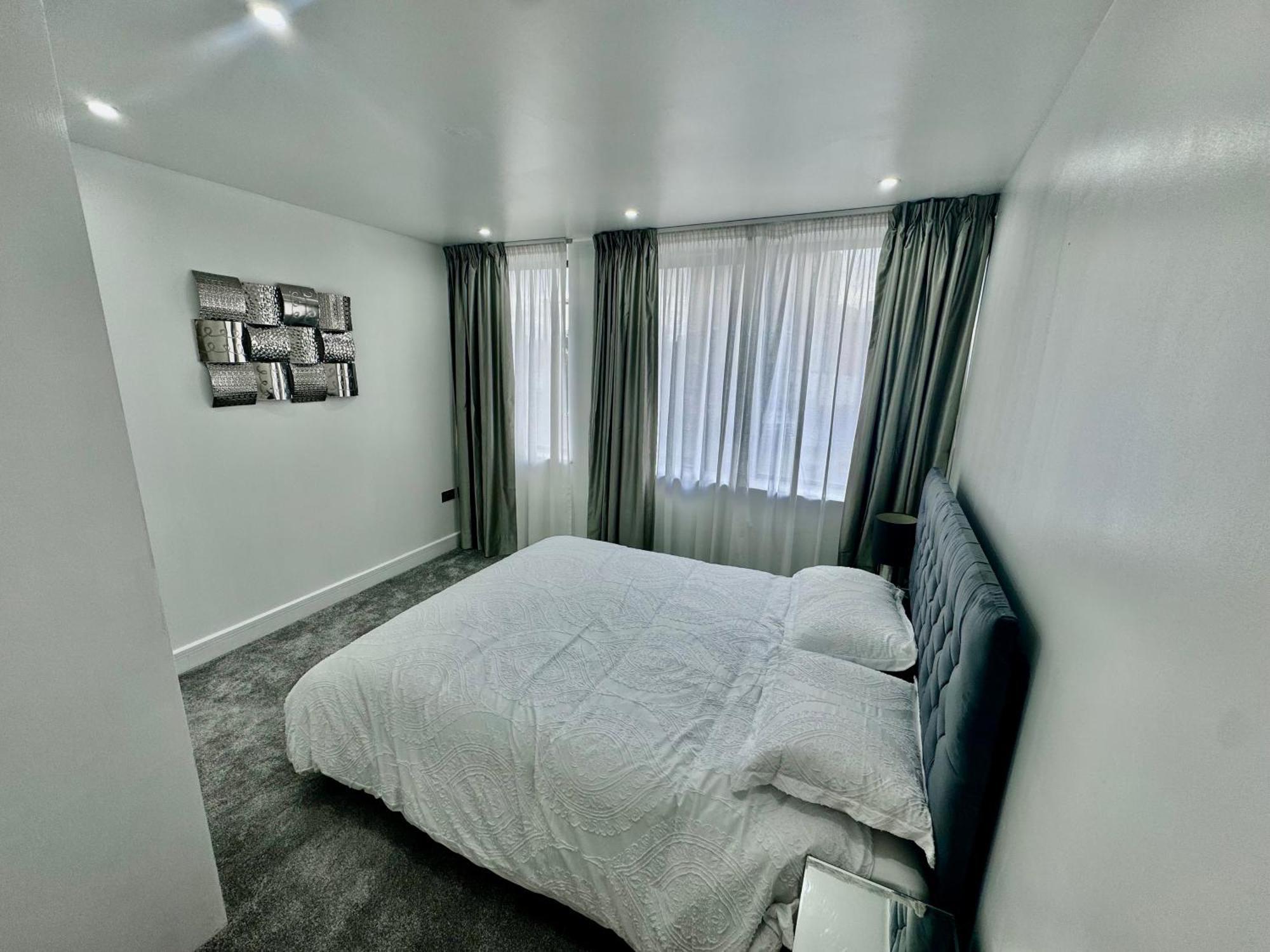 Luxury 2 Bed Entire Apartment-Near Tube & Shopping Centre Harrow Extérieur photo