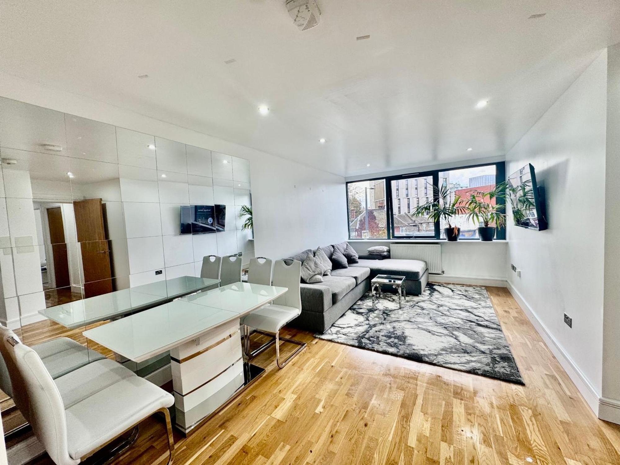 Luxury 2 Bed Entire Apartment-Near Tube & Shopping Centre Harrow Extérieur photo
